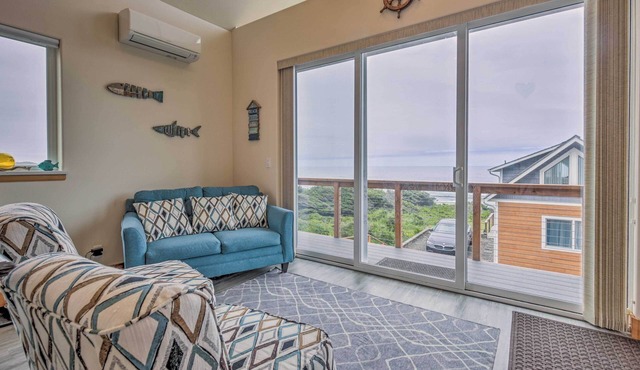 Walk to Beach! Chic Yachats Gem w/Private Balcony