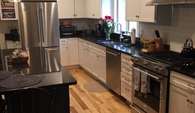 Walk to beach & close to Falmouth Village & restaurants, near Green Pond Harbor.