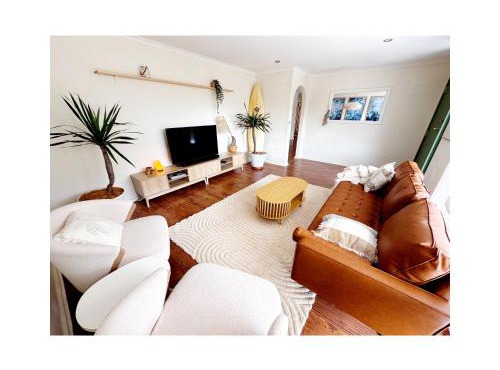 Walk to Beach - Coastal Beach House Retreat