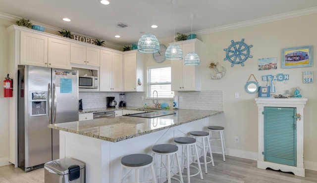 Walk to Beach: Coastal Gem in Bolivar Peninsula!
