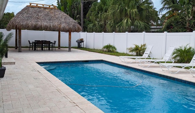 ~ Walk to Beach & Dining! ~ Private House with Pool