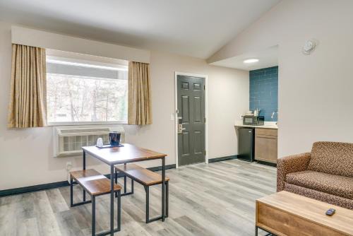 Walk to Beach & Dining: Port Huron Studio