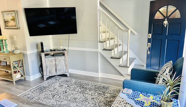 Walk to Beach! East of A1A Central beach. Newly renovated fully equipped.
