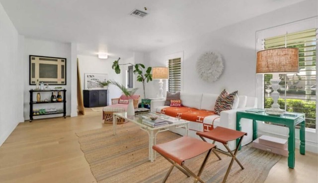 Walk to beach from home in The Moorings . Private heated pool & Pet-friendly.n