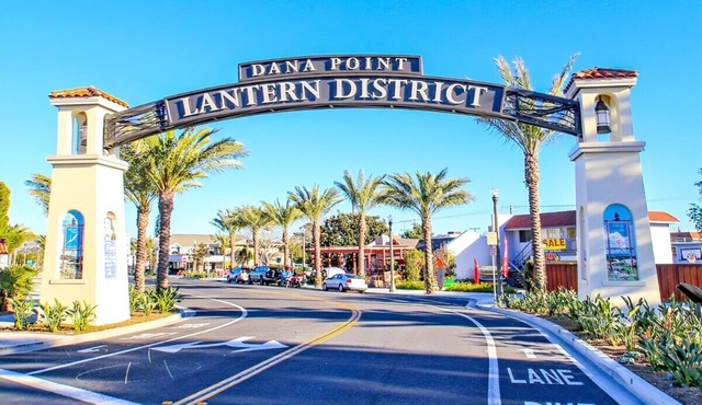 Walk to Beach & Harbor 2 - Lantern District