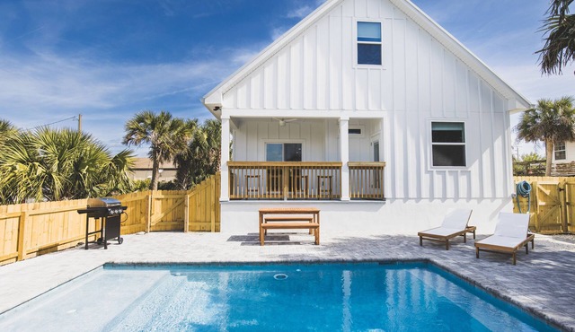 Walk to Beach! Heated Pool Boat Parking EV Charger