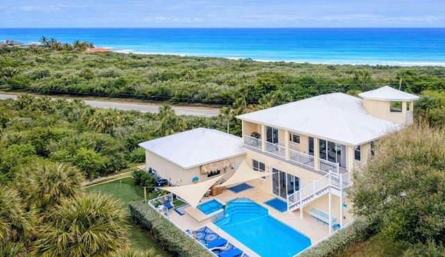 Walk to Beach Heated Pool + Hot Tub Private Putting Green Island Oasis