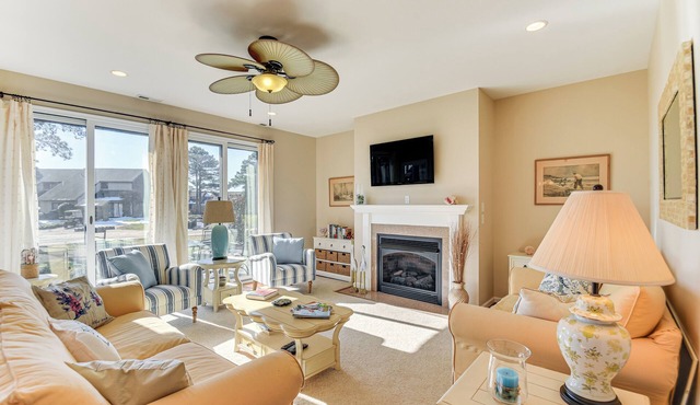 Walk to Beach: Home w/Pool Access in White Stone