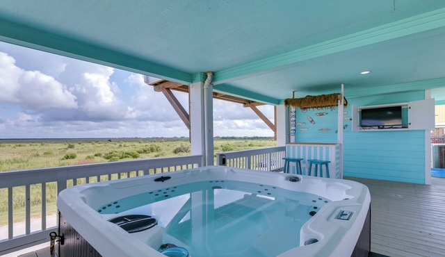Walk to Beach: Home w/Hot Tub & Deck in Gilchrist