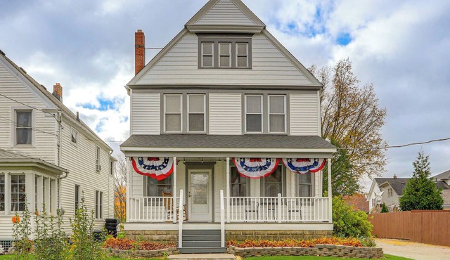 Walk to Beach: Home w/Pool in Vermilion