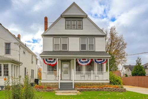 Walk to Beach Home with Pool in Vermilion