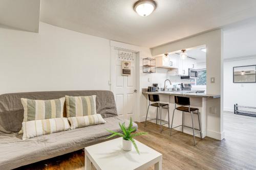 Walk to Beach & Lake Access: Cozy Redmond Apt!
