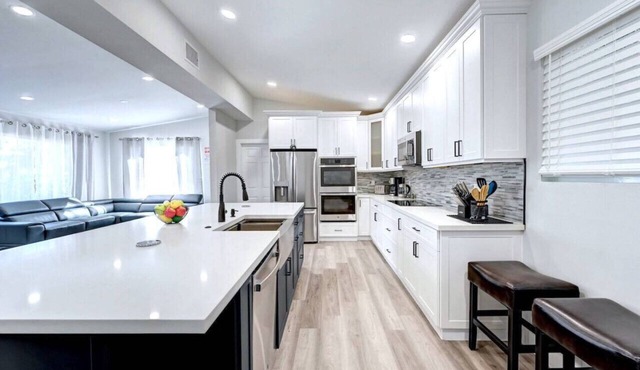 Walk to Beach Luxury 4BR/4BA Villa Hollywood Lakes