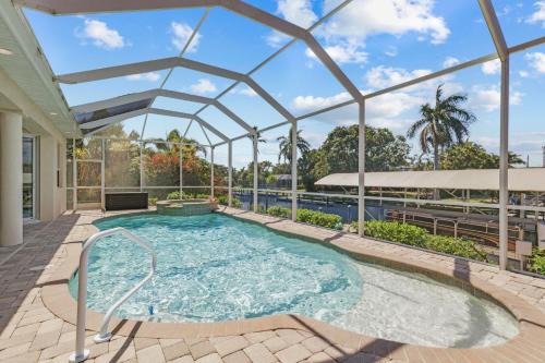 WALK TO BEACH! Luxury Waterfront Home Pool, Spa & Dock- Direct Gulf Access