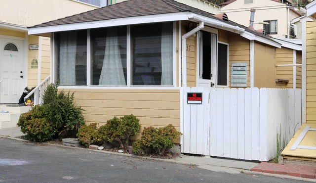Walk to Beach & Main St: Catalina Island Cottage!