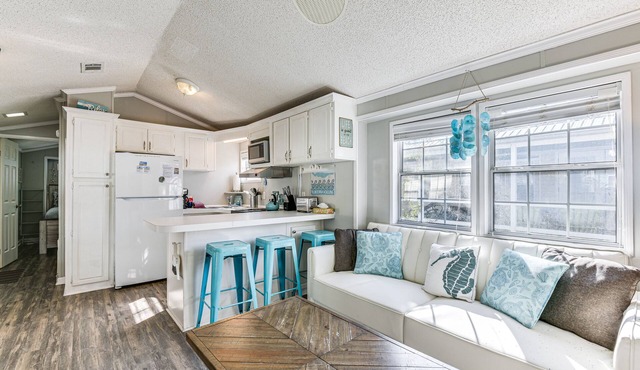 Walk to Beach: ‘Miramar Tropical Cabana’ w/Deck!