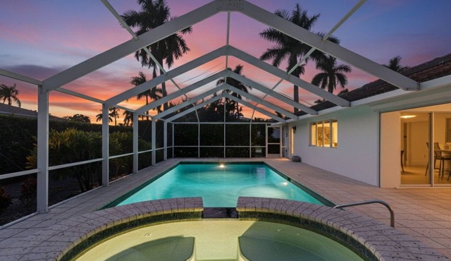 Walk to Beach! Moorings Oasis w/Heated Pool & Spa
