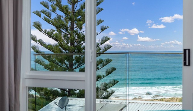 Walk to Beach, Ocean Views & WiFi | Magnificent Malua Views