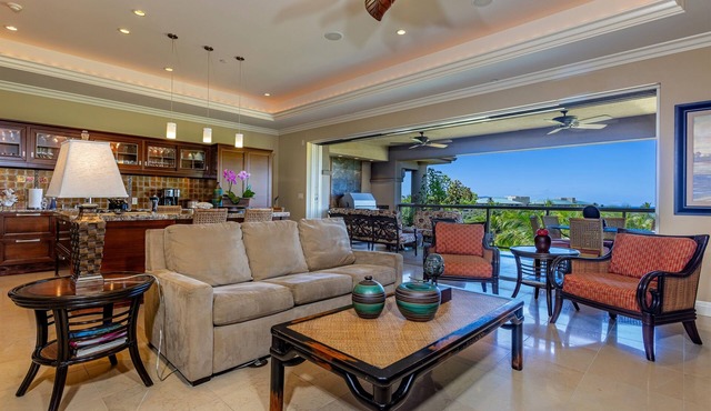 Walk to Beach, Ocean Views, Relax by the Pool