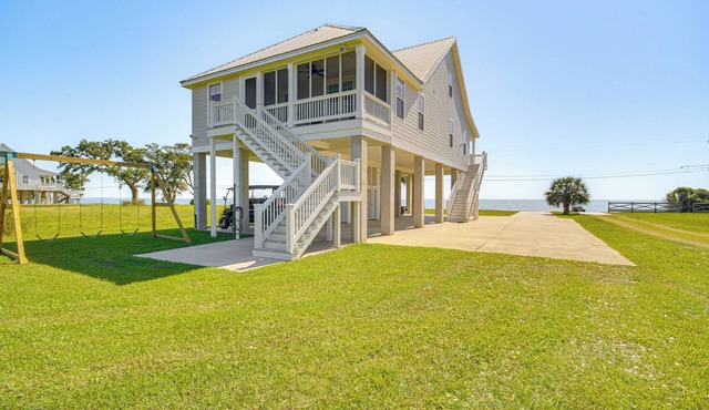 Walk to Beach: Oceanfront Home w/Outdoor Kitchen