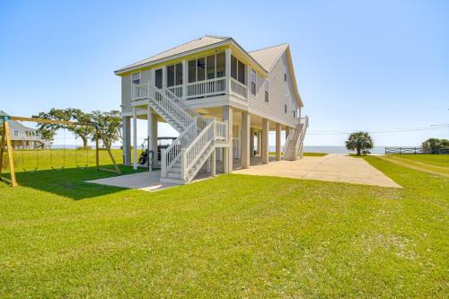 Walk to Beach: Oceanfront Home w/Outdoor Kitchen