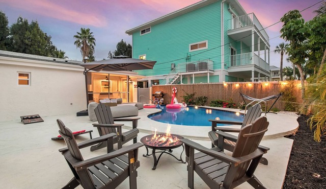 Walk to Beach- Private Pool Mini Golf Firepit