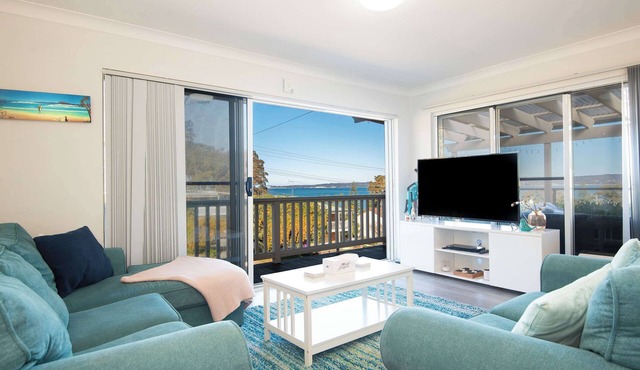 Walk to Beach, Pet-Friendly, Wifi | Coastal Escape