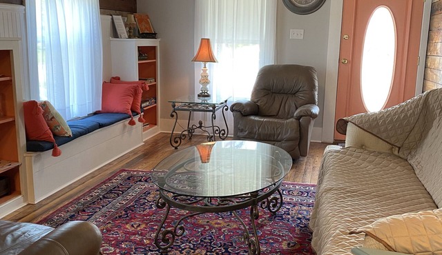 Walk to beach, pier, casino from historic charming cottage and pet friendly!