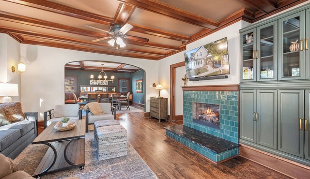 Walk to Beach & Pier | Fully-Loaded Kitchen