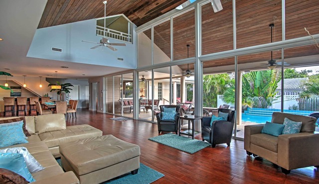 Walk to Beach! Poolside Oasis in Pompano