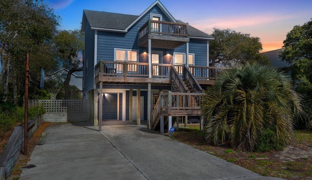 Walk to Beach Private Deck Family Fun