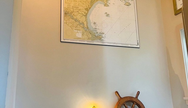 Walk to beach, quiet neighborhood, dog friendly, available year round