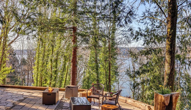 Walk to Beach! Scenic 'wine Studio' in Gig Harbor