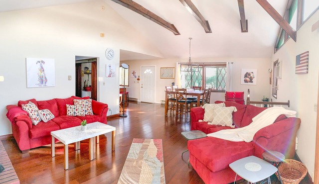 Walk to Beach, Spacious Backyard