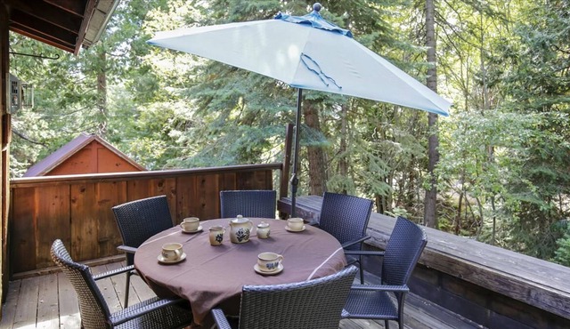 Walk to Beach & Tahoe City Restaurants, Hot Tub, Dogs Ok- Fairway Retreat