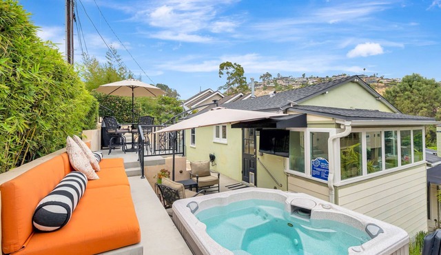 Walk to beach &town! Location is amazing! Hot tub&large deck! No need for a car!