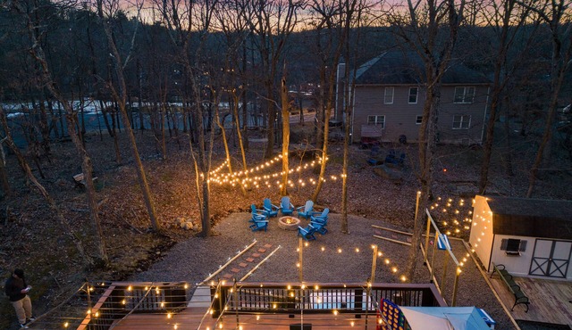 Walk to Beach HotTub FirePit Game room Lake View