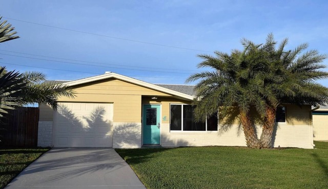 Walk to Beach; Bikes, Paddleboard; What a deal!