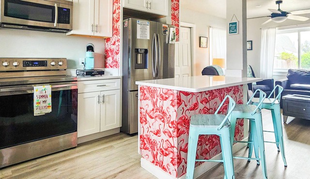 Walk To Beach, Updated Cottage, Dog Friendly, Beach Wagon Included, No Stairs