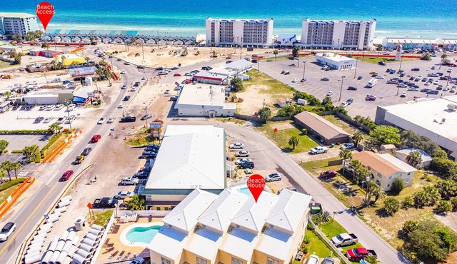 WALK TO BEACH! Spacious, Sleeps 12! Gulf View, Pool