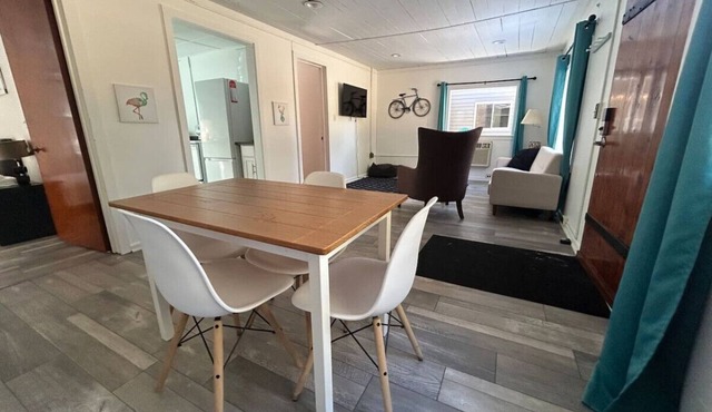 Walk to beach, 2BR, A/C