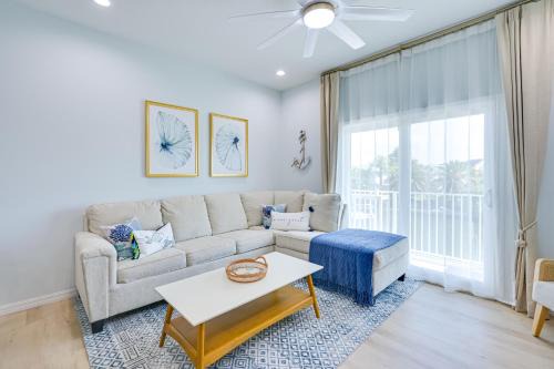 Walk to Beach! Waterfront Hudson Townhome