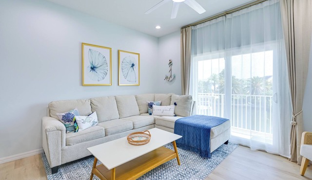 Walk to Beach! Waterfront Hudson Townhome