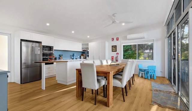 Walk to Beach & WiFi | Hamptons Hideaway