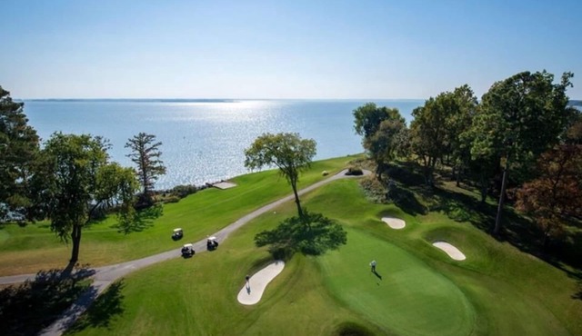 Walk to beaches, large beautiful 2bdrm two bath, "Kingsmill on the James"