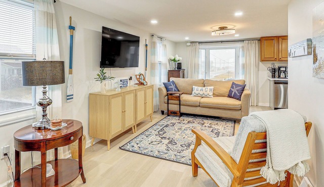 Walk to Beaches & Marina: Fortescue Hideaway