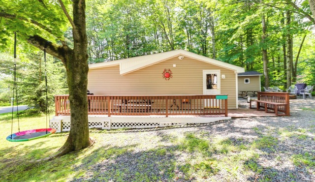 Walk to Beaches: Tree-Lined Pocono Lake Retreat!