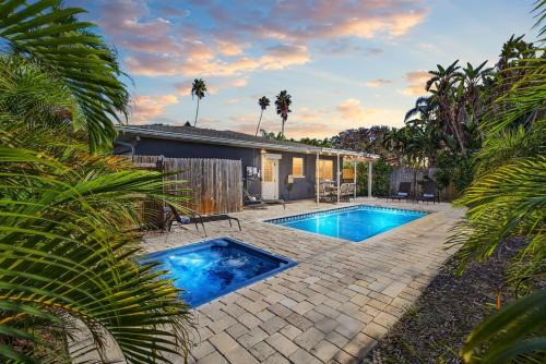 Walk to beachHot TubPoolNew Remodel