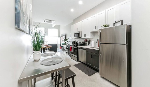 Walk to Bengals, Reds, Free Parking, King Bed, Gym