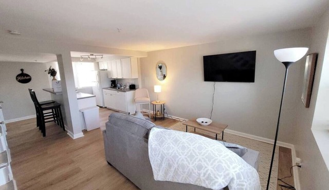 Walk to Blackstone, Pet Friendly, Midtown Oasis